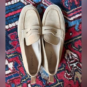 • Vionic Uptown Hybrid Penny Loafer •